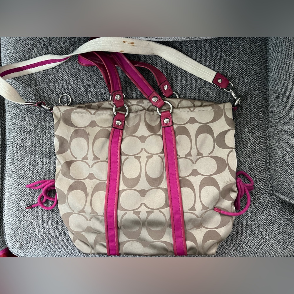Coach Poppy Signature C Spotlight Tote - Picture 5 of 8